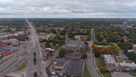 Drone-view-of-Gratiot-Avenue-in-and-surrounding-area-in-Detroit,-Michigan