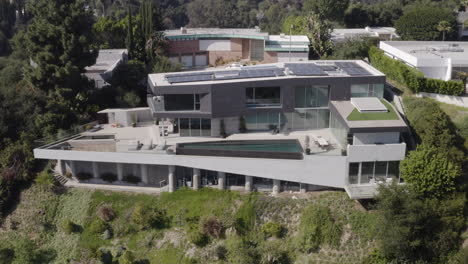 Aerial-push-in-on-a-modern-Beverly-Hills-mansion