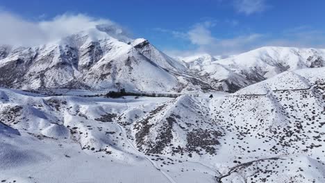 Erstaunliche-Winterlandschaft-Der-Malerischen-Straße-Im-Alpenpass,-Neuseeland