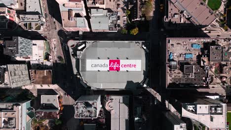 Langer-Clip-4K-Von-Oben-Nach-Unten,-Hohe-Luftaufnahme,-Zeitraffer,-Indoor-Sport,-NHL,-Nationalliga,-Jets,-Hockey,-Arena,-Portage-Avenue,-Kanada,-Lebenszentrum,-Innenstadt,-Städtisch,-Außenansicht,-Stadt,-Winnipeg,-Manitoba,-Kanada