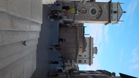Piazza-delle-Erbe-in-Mantua,-Italy