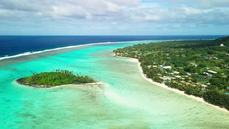 Filmischer-Drohnenflug-über-Die-Muri-Lagune-In-Rarotonga,-Den-Cookinseln-Bei-Ebbe-Mit-Flachem-Riff-Darunter