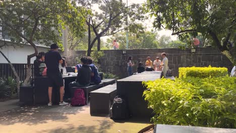 Study-breaks-and-socializing,-timelapse-on-campus.-CDMX