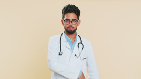 Médico-Indio-Hombre-Con-Máscara-Médica-En-La-Cara-Protección-Contra-Alergia-Gripe-Neumonía-Enfermedad-Asma