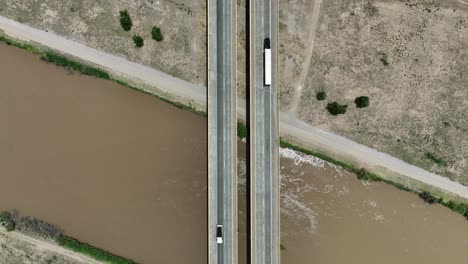Top-down-shot-of-highway-bridge-over-Rio-Grande