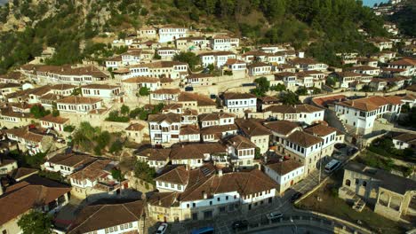 Berat-Beautiful-Mangalem-Neighborhood:-White-Houses,-Big-Windows,-River-Osum-Promenade,-Ideal-Tourism-Destination-in-Albania