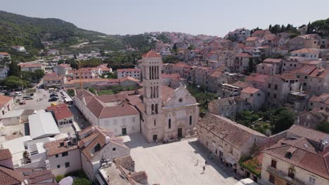 Aerial:-Croatia-Hvar's-Roman-Catholic-diocese-church,-showcasing-historic-charm-and-scenic-surroundings