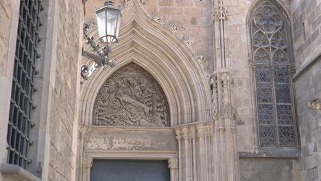Details-Der-Mittelalterlichen-Architektur-Im-Gotischen-Viertel-In-Barcelona,-Spanien