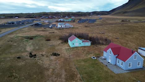 A-bird's-eye-view-of-a-small-village-and-traditional-houses-in-Skeidararsandur,-Iceland
