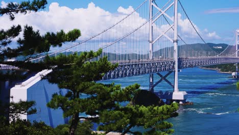 El-Gran-Puente-De-Naruto-Entre-Japón-Continental-Y-La-Isla-Awaji.