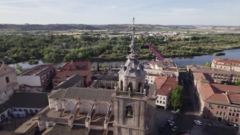 Church-of-Santa-Maria-la-Mayor-in-Spanish-town-of-Talavera-de-la-Reina,-aerial