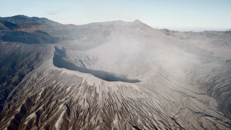 Mount-Bromo-Vulkan-Mondlandschaft-Landschaft