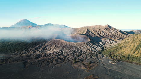 Mount-Bromo-actively-puffing-volcanic-smoke-early-morning