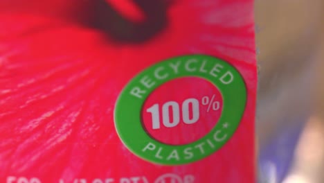 Botella-De-Agua-Hecha-De-Plástico-100%-Reciclado