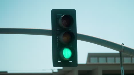 A-Timelapse-of-a-Traffic-Light-Shifting-from-Red-to-Green