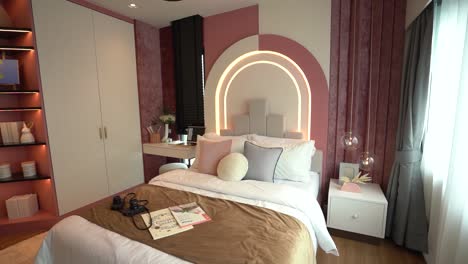 Diseño-Interior-De-Dormitorio-Principal-Rosa-Y-Beige.