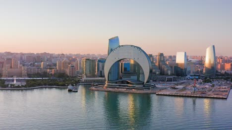 Business-and-finance-district-on-the-coastline-of-Capsian-bay-in-Baku-at-sunset,-Azerbaijan