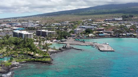 Aerial-close-up-panning-shot-of-Kamakahonu,-home-of-King-Kamehameha-I,-in-Kailua-Kona,-Hawai'i