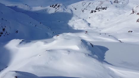 Imágenes-De-Drones-4k-Con-Vista-Invernal-De-La-Primera-Montaña-De-Grindelwald
