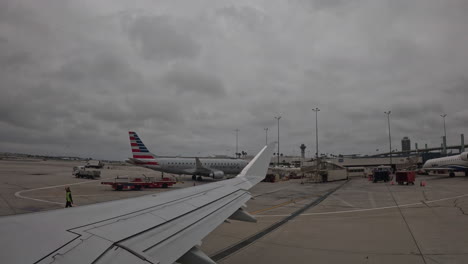 Blick-Aus-Dem-Fenster-Eines-Flugzeugs,-Das-Vom-Internationalen-Flughafen-Los-Angeles-Abfliegt-–-Hyperlapse