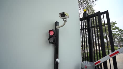 Automatic-Security-Gate-with-CCTV,-Medium