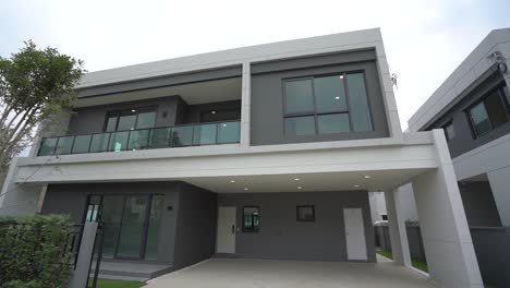 Stylish-Modern-Luxury-Home-Exterior-Design,-Daylight