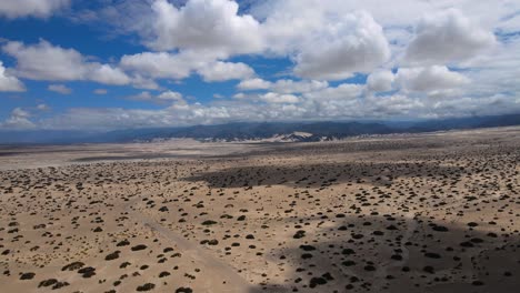 Drone-shot-flying-through-the-Tatón-desert-in-Catamarca,-Argentina-while-flying-higher