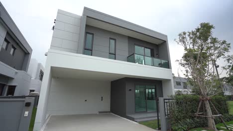 Stylish-Modern-Luxury-Home-Exterior-Design,-Daylight