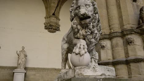 Lion-sculpture-of-Flaminio-Vacca-showcased-in-Loggia-dei-Lanzi,-an-open-air-sculpture-gallery-of-antique-and-Renaissance-art-in-Piazza-della-Signoria,-a-monumental-square-of-Florence,-Italy