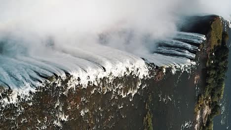 Vertikale-Luftaufnahme-Der-Victoriafälle,-Shungu-Namutitima-An-Der-Grenze-Zwischen-Simbabwe-Und-Sambia-In-Afrika