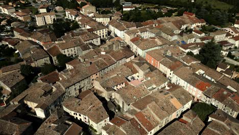 Frankreich-Große-Dorfgebäude-Luftaufnahme-Villeneuve-De-Berg-Ardèche