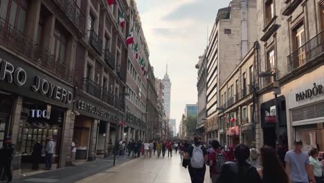 Mexico-City's-walk,-timelapse-on-Madero-street-with-backdrop-latinoamericana-tower