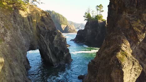 Oregon-Coast-Highway-101-Viewpoint-of-"Natural-Bridge"-Island-rock-formations