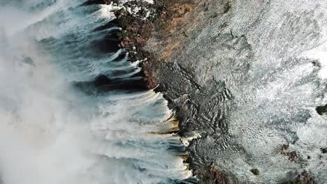 Vertikale-Luftaufnahme-Der-Victoriafälle,-Shungu-Namutitima-An-Der-Grenze-Zwischen-Simbabwe-Und-Sambia-In-Afrika