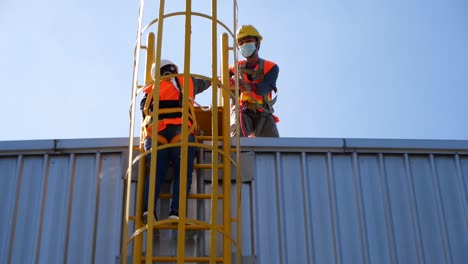 Asian-Worker-Wear-Fall-Protection-Belt-Climb-Up-Service-Pole
