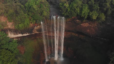 Wide-shot-of-Tad-Jarou-Halang-waterfall-at-laos-Bolaven-Plateau,-aerial