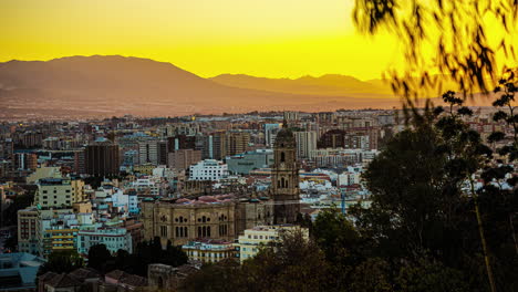 Malaga,-Spanien-Während-Eines-Goldenen-Sonnenaufgangs---Zeitraffer