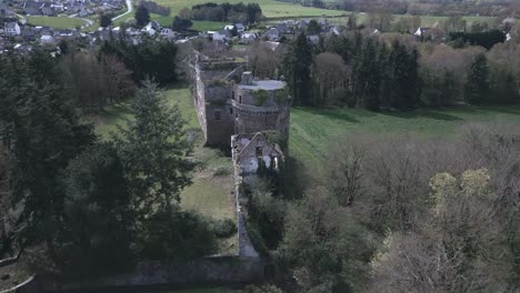 Ruinen-Der-Alten-Burg-In-Châteauneuf-d&#39;ille-et-vilaine,-Saint-Malo-In-Der-Bretagne