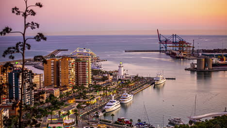 Puerto-De-Malaga,-Spanien-Bei-Sonnenuntergang---Zeitraffer