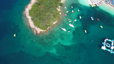 Ksamils-Smaragdgrüne-Juwelen:-Erkundung-Des-Sommerparadieses-Albaniens-–-Grüne-Inseln,-Kristallklares-Meer-Und-Ruhige-Bootsabenteuer