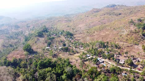 Luftaufnahme-Einer-Ländlichen-Gemeinde-In-Den-Abgelegenen-Und-Schroffen-Bergen-In-Den-Bezirken-Timor-Lestes-In-Südostasien