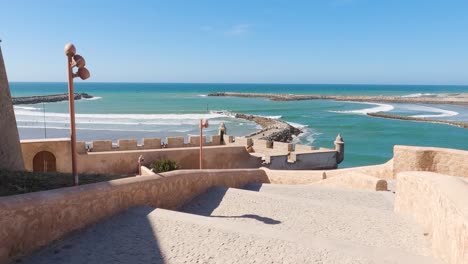 Udaya-Kasbah-En-Rabat,-Marruecos,-Con-Vistas-A-La-Impresionante-Costa-Atlántica