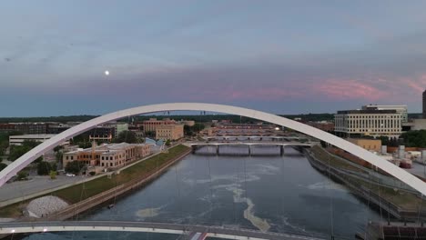 Iowa-Women-Of-Achievement-Brücke-über-Den-Des-Moines-River