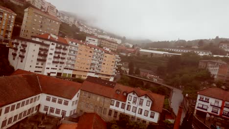 Außerdem-Sind-Luftaufnahmen-Von-Dörfern-Und-Häusern-In-Portugal-Zu-Sehen,-Darunter-Hochhaussiedlungen,-Unerkannte-Fahrzeuge-Und-Straßen