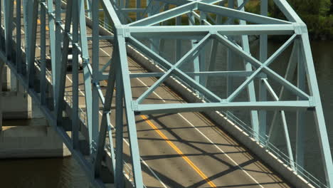 Driving-Across-The-Wabasha-Nelson-Bridge-Over-The-Mississippi-River-In-Wabasha,-Minnesota,-USA