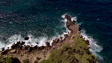 Calm-Mediterranean-sea-next-to-the-high-cliffs-of-the-France-coast