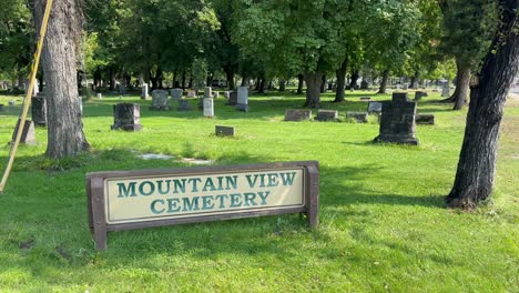 Grass-and-trees-of-the-Mountain-View-Cemetery,-Ashland,-Oregon