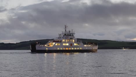 Caledonian-Macbrayne-Ferry-El-Lago-Shira-Navegando-Desde-Largs-A-Millport