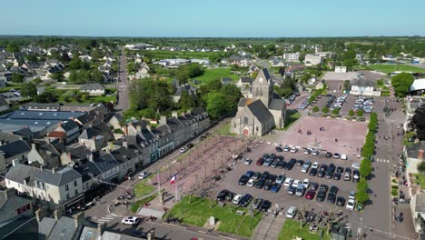 Sainte-Mère-Kirche-Normandie-Frankreich-Drohne,-Luftaufnahme