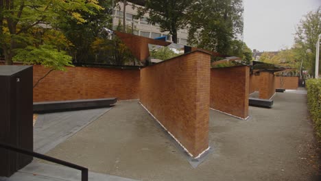 Wide-shot-of-empty-National-Holocaust-Names-Memorial-entrance-in-Amsterdam,-the-Netherlands